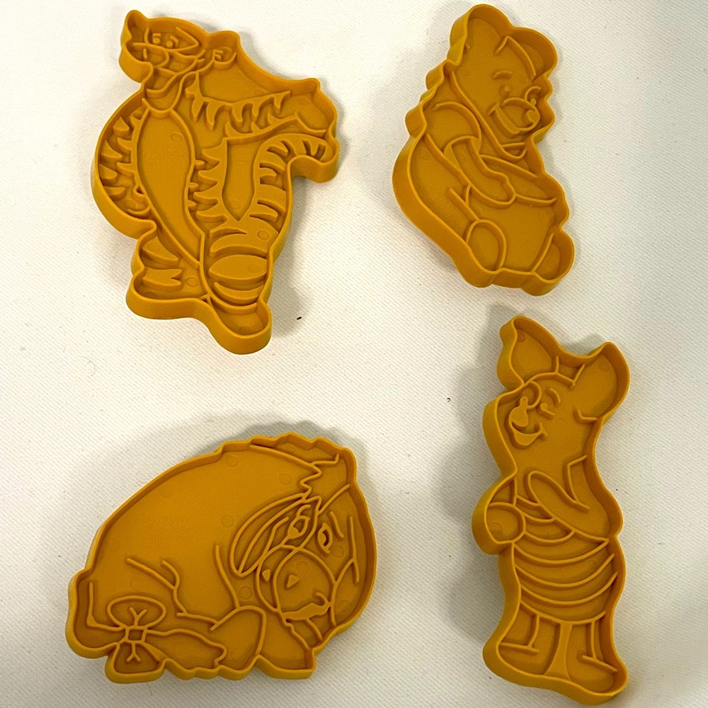VTG 1994 Wilton Disney’s Winnie-the-Pooh cookie cutters - set of 4 *EUC*